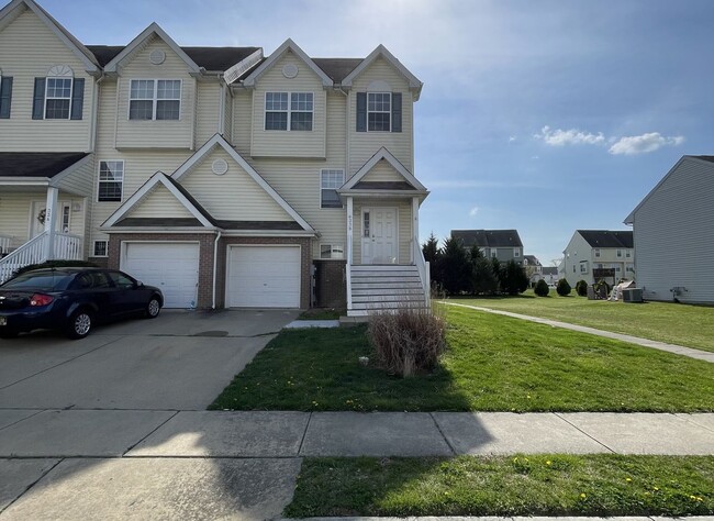 COMING SOON! Townhouse in Dover - COMING SOON! Townhouse in Dover