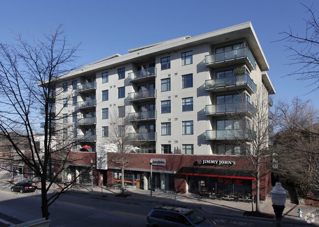 Foto principal - 335 W Ponce de Leon Ave