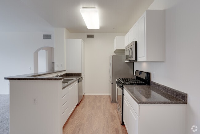 1BR, 1BA - 724SF