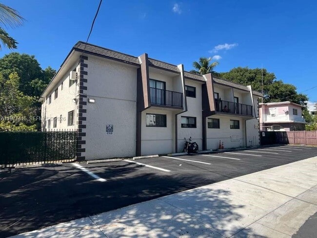 Building Photo - 1484 NW 15th Ave Unit 3