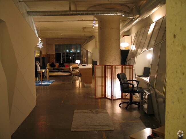 Building Photo - 1855 Industrial St Unit 405 Rental