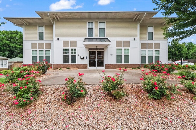 Photo - 1240 Center St