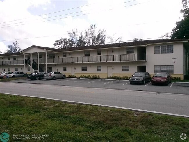 Building Photo - 8600 NW 40th St Unit 4 Rental