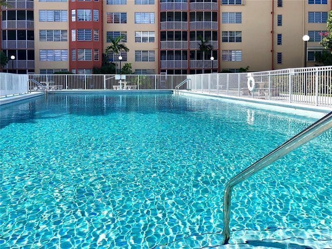 Photo - 1700 NE 191st St Unit 401