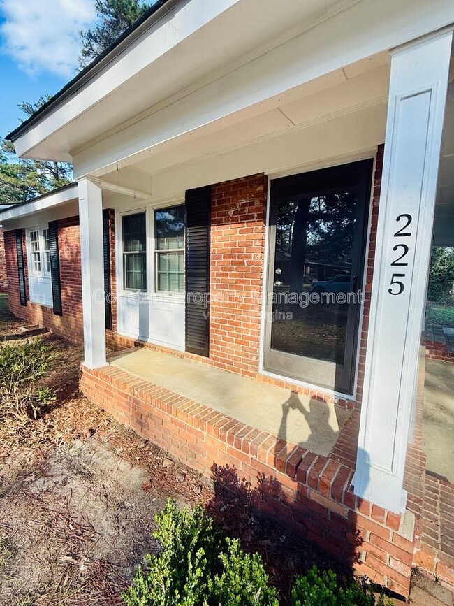 Photo - 225 Woodland Trail