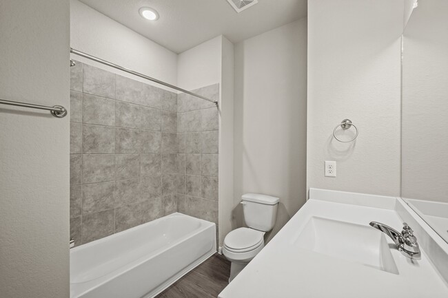 Photo - 15022 Almeece St