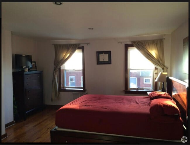 Building Photo - 1225 Battery Ave Rental