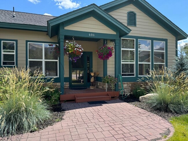 Photo - 608 Willowbrook Rd