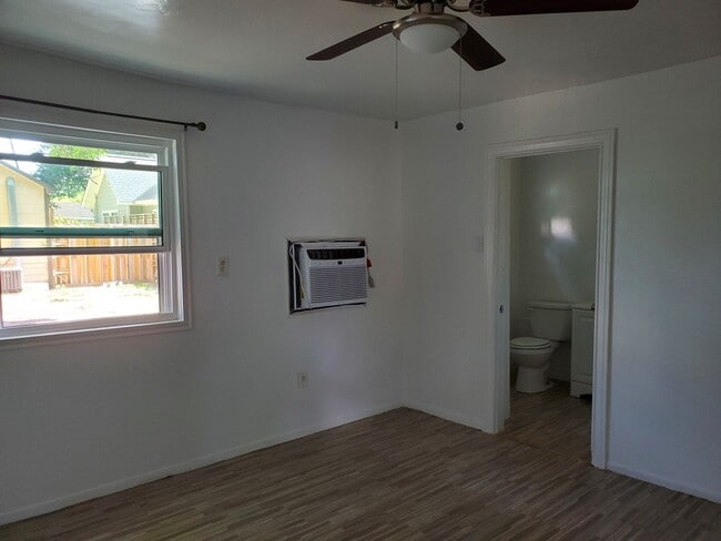 Building Photo - 1506 Collier St Unit 1