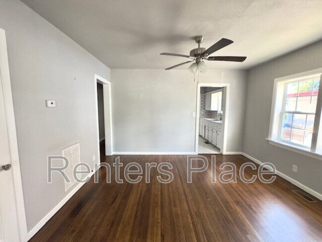 Photo - 415 E 5th St