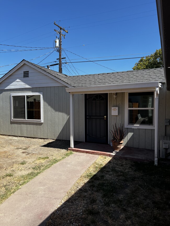 Building Photo - 3034 6th St Rental