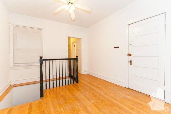 Building Photo - 4 bedroom in Chicago IL 60613 Unit 1460-1 Rental
