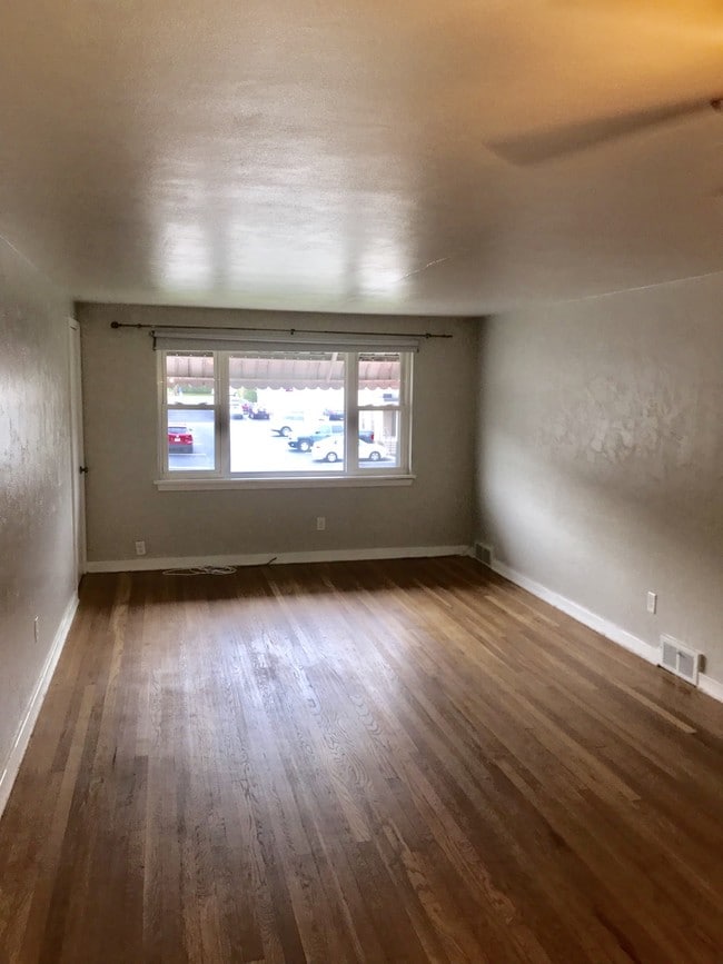 Photo - 1441 Lincoln Way Unidad 1