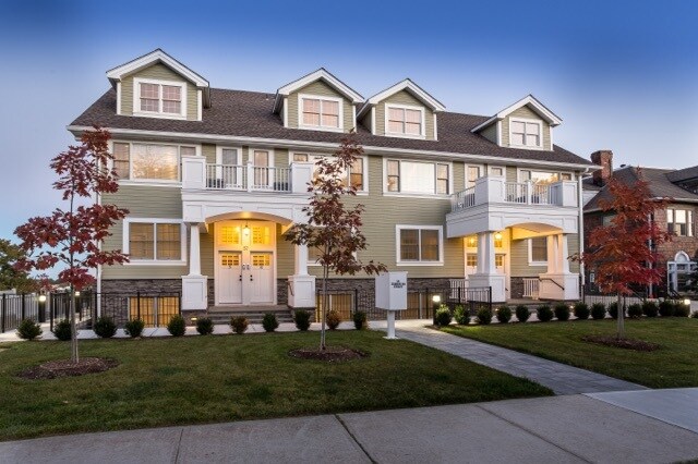 Front Entrance - 57 Soundview St