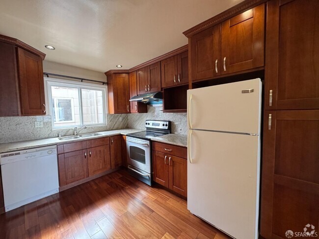 Building Photo - 1231 18th Ave Rental