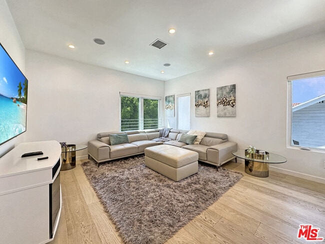 Photo - 1522 Burnside Ave