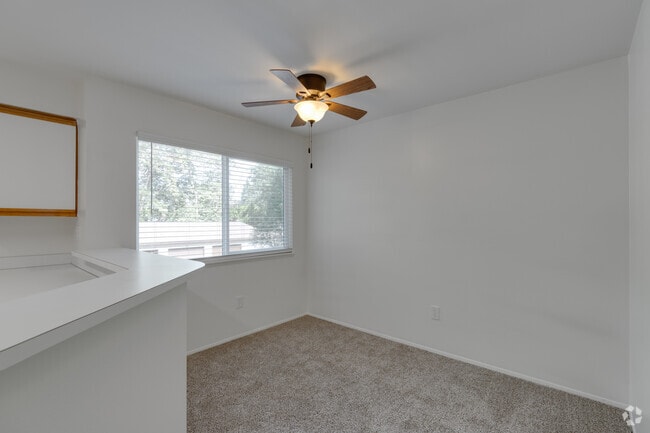 2BR, 1.5BA - 994SF - Dining Room - Stratford Apartments