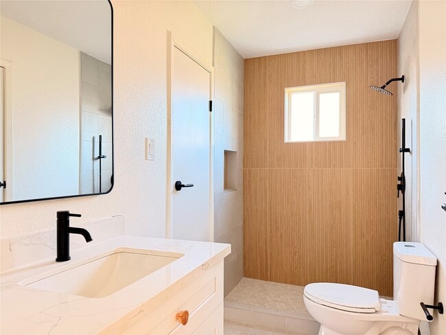 Photo - 2533 Knoxville Dr