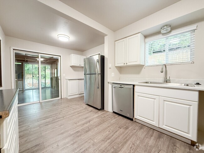 Building Photo - 727 N 201st St Rental