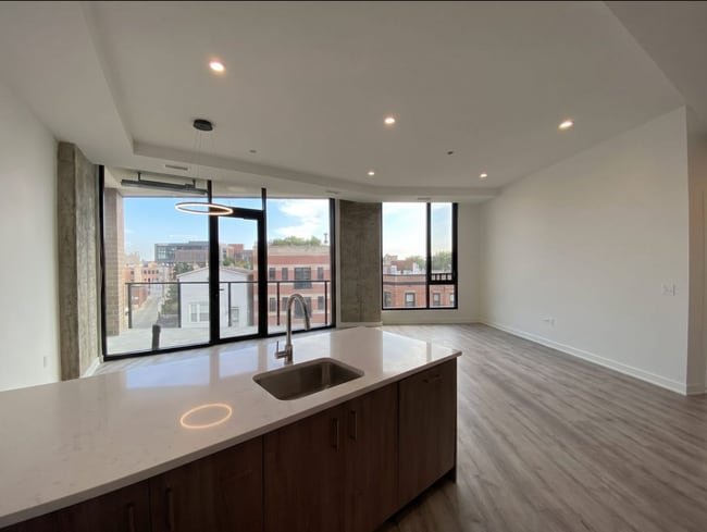 Building Photo - 1120 W Patterson Ave Unit 401