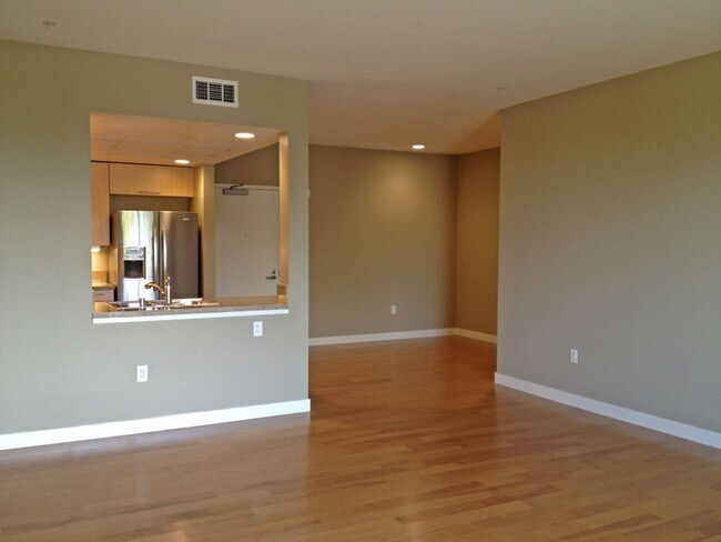 Photo - Huge 1 Bedroom Flat with Storage Locker and Original Brick Walls at Plant 51 Unidad 1128