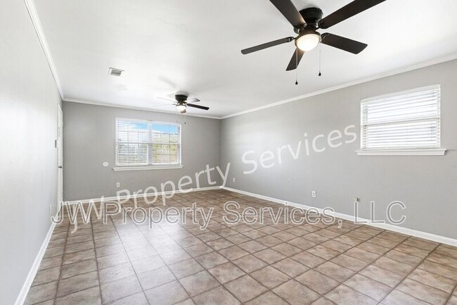 Photo - 2203-2203 Octavia Dr