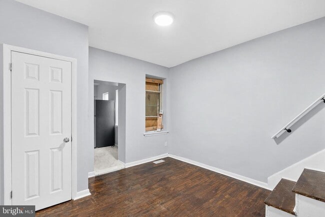 Building Photo - 707 Royden St