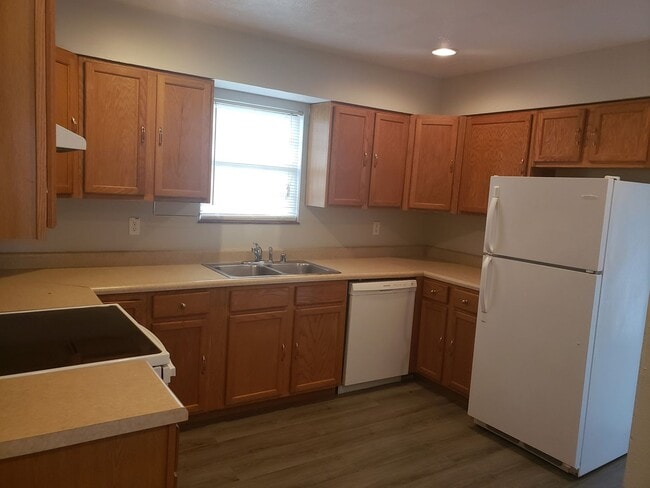 Photo - 105 Creekside Ct