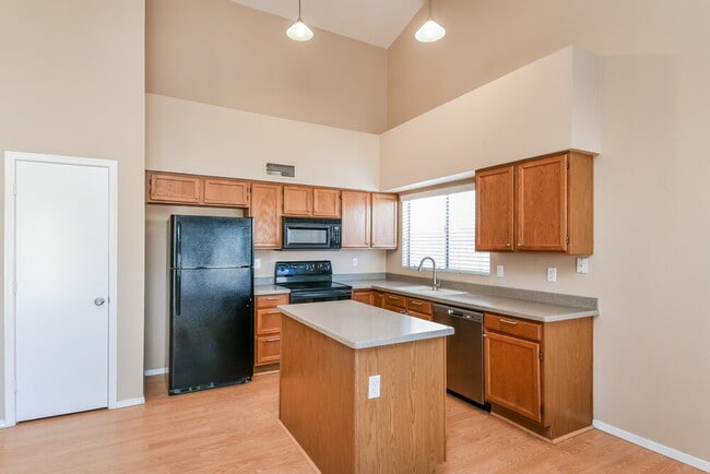 Photo - 544 W Laredo Ave