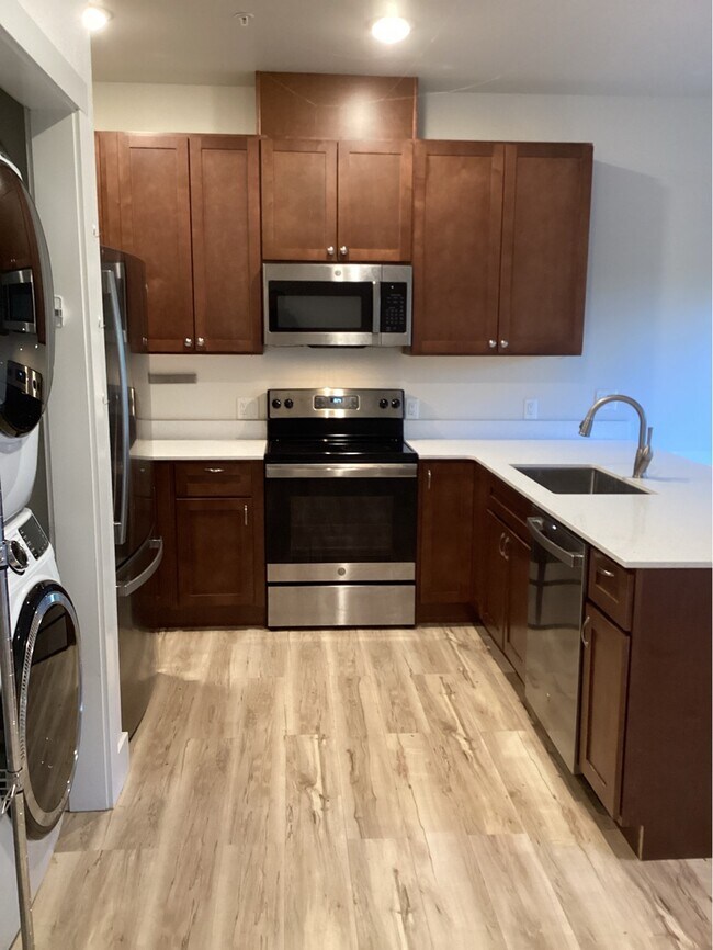 Photo - 2950 SW Coho St