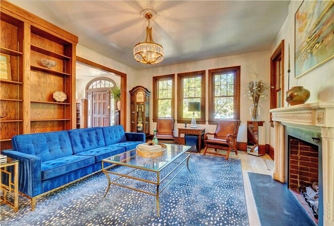 Photo - LARCHMONT