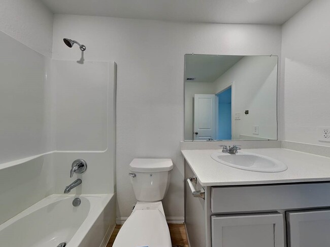 Photo - 18714 Mercer Fls Dr