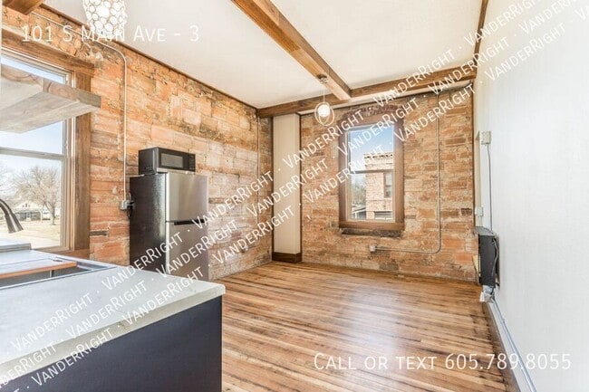 Building Photo - 101 S Main Ave Unit 3