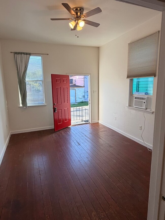 Photo - 2BD Shotgun w/ Private Backyard and Laundry