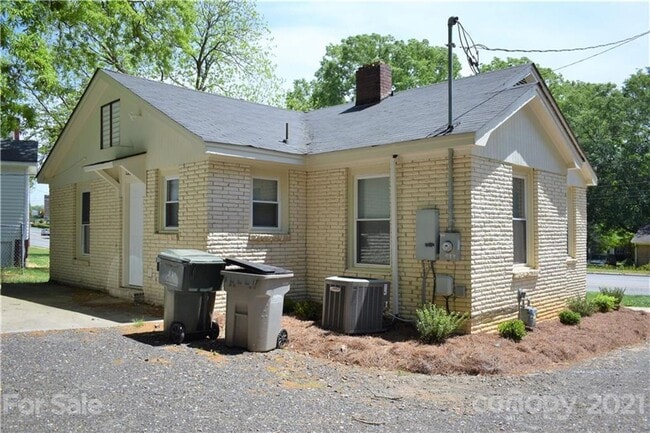 Photo - Charming 2-BR Brick Home with a Yard, and everything you need – Minutes from Downtown!