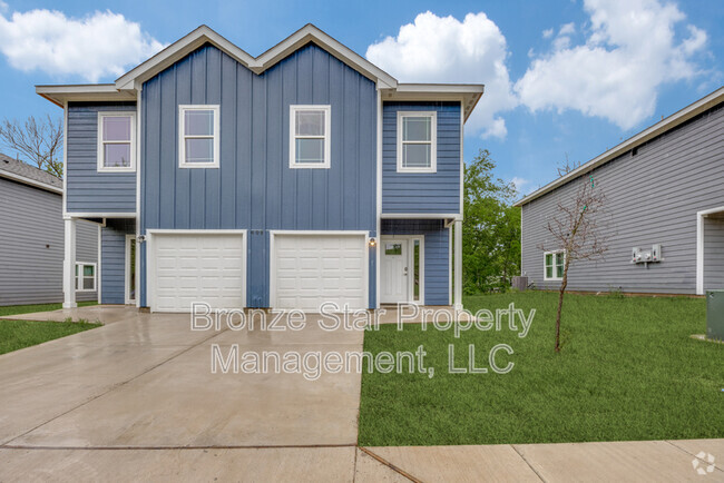 Building Photo - 414 E 7th St Rental