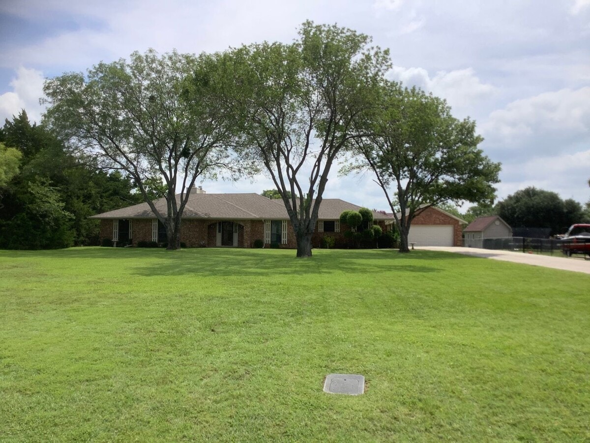 Coming Soon! Stunning Southlake Home on 1 Acre Cul-de-Sac | 3 Bed | 2 Bath | 4-Car Garage | Carro... - Coming Soon! Stunning Southlake Home on 1 Acre Cul-de-Sac | 3 Bed | 2 Bath | 4-Car Garage | Carro...