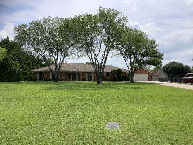 Building Photo - Coming Soon! Stunning Southlake Home on 1 Acre Cul-de-Sac | 3 Bed | 2 Bath | 4-Car Garage | Carro...