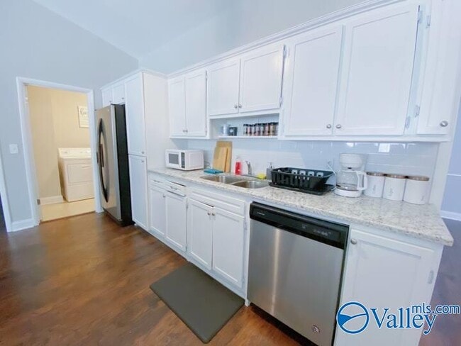 Photo - 12005 Greenleaf Dr SE