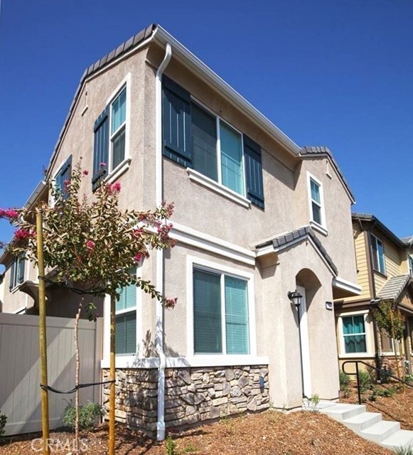 Building Photo - 710 Banyan Wy