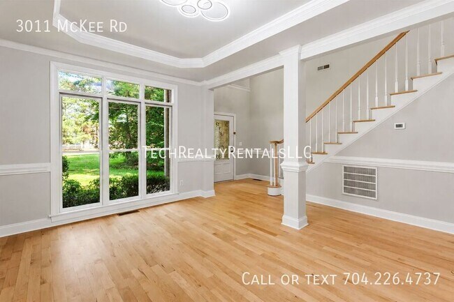 Photo - 3011 McKee Rd