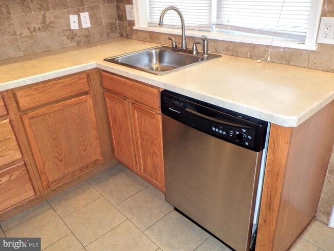 Photo - 2312 Moore St