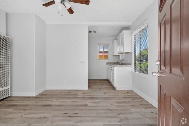 Building Photo - 2652 E 15th St Rental