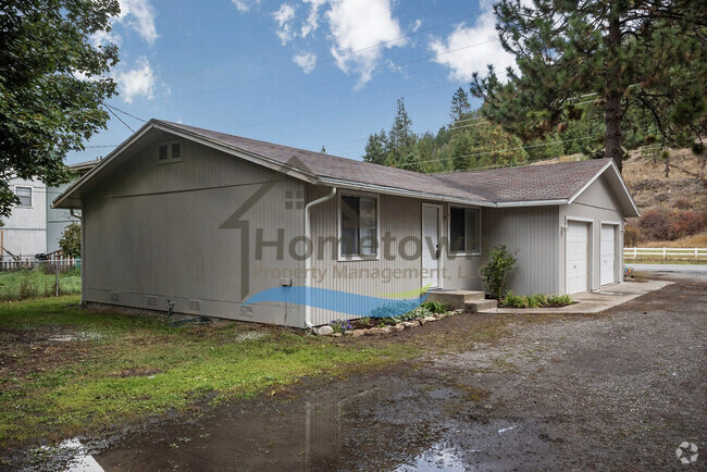 Building Photo - 2 Bedroom 1 Bath Available in Coeur d'Alene! Rental