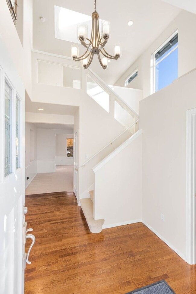 Photo - 824 Chelan Pl NE