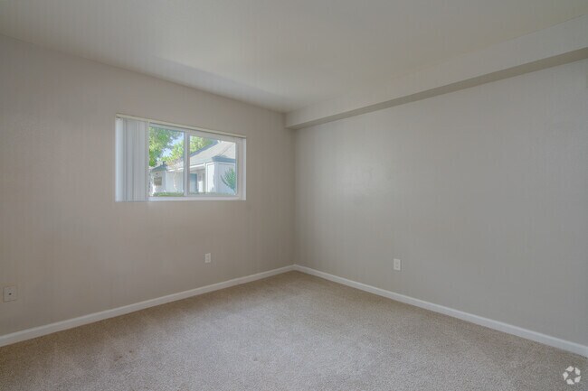 1BR, 1BA - 740SF - Bedroom