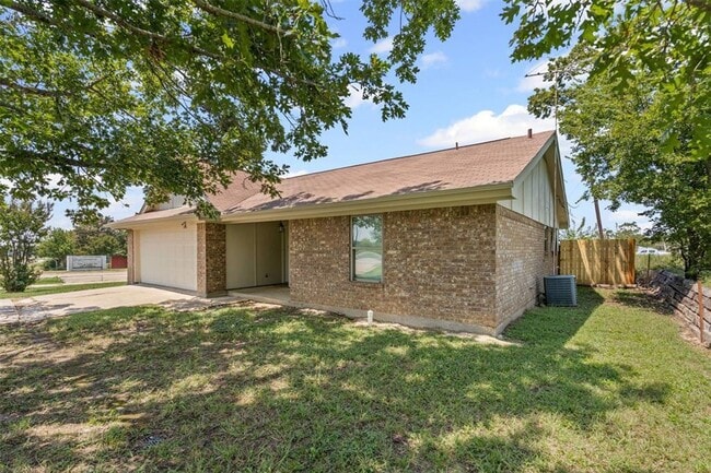 Photo - Charming 3-bedroom 2 bath Home Located in Cleburne.