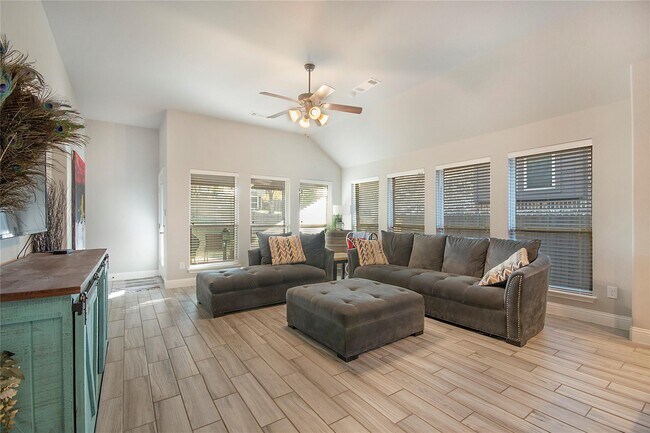 Photo - 5116 Prospect St