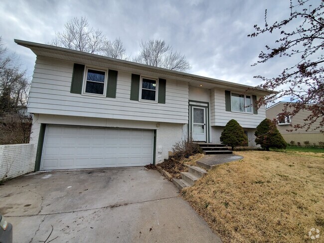 Building Photo - 9060 Oakwood Dr Rental
