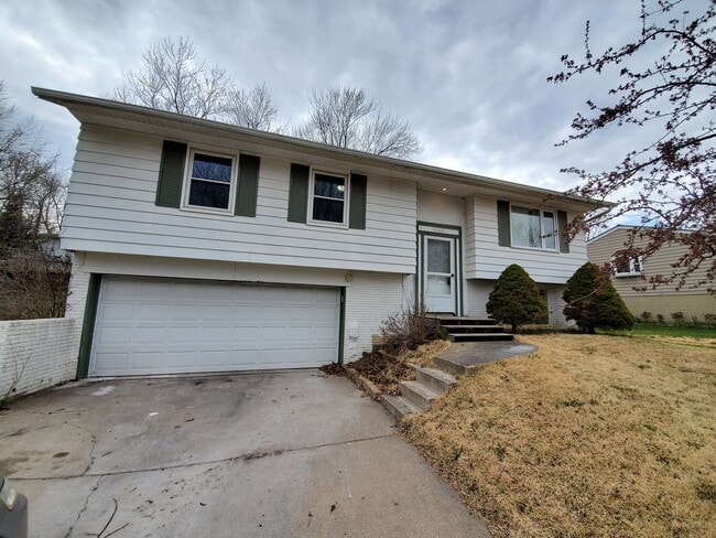 Photo - 9060 Oakwood Dr House